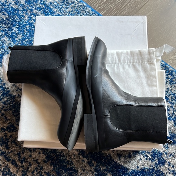 ❌SOLD❌ The Row
Garden Leather Short Boots 38 - Picture 13 of 17